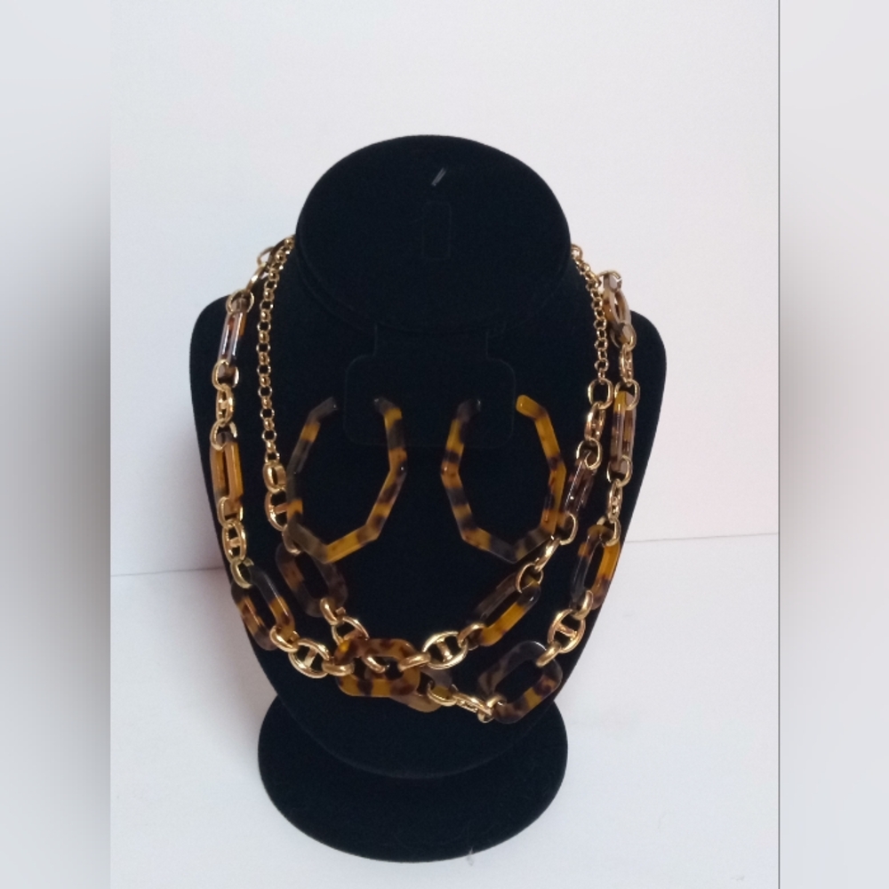 Cheetah print set with long necklace and octagon hop earrings